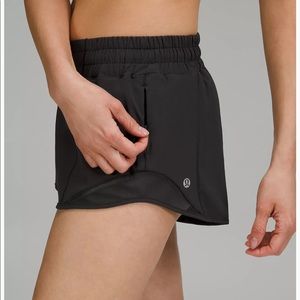Lululemon Hotty Hot Low-Rise Lined Short 2.5"
